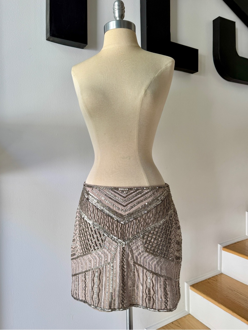 Club Monaco Grey silk Beaded Mini Skirt sz 4 ✨🪩✨